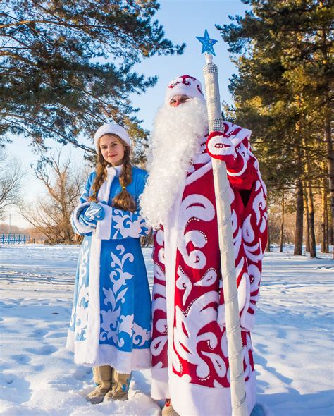 ded moroz  coming  town