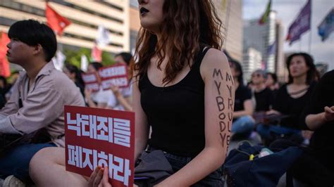my life is not your porn 18 000 south korean women protest against hidden cameras