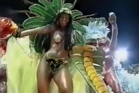 famosas abusadas peladas desfilando no carnaval rei da pornografia