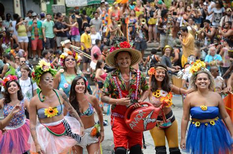 carnaval deve atrair mais de  milhoes de turistas  movimentar   bilhoes agencia brasil