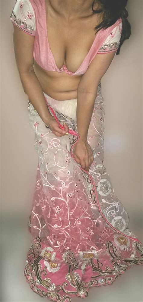 Aunty Saree Navel Show Naked Body In Bra Only लंड खड़ा