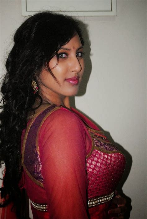 Aunty Cleavage Pics In Bra And Maxi Hd Erotic Wallpapers