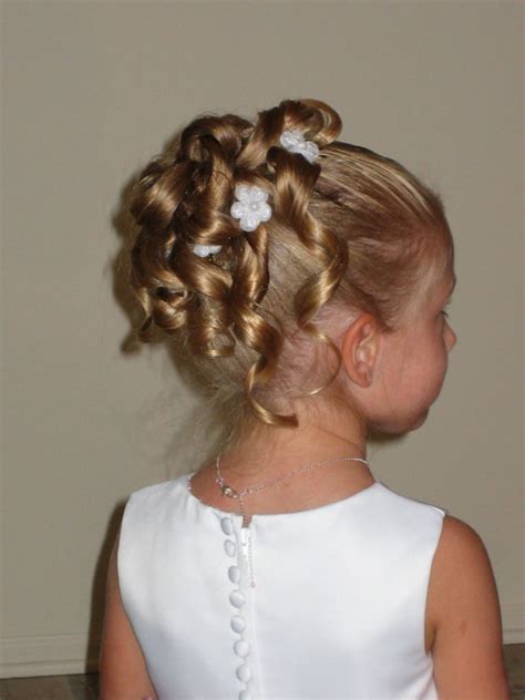 21 Most Cutest Flower Girl Hairstyles Haircuts And Hairstyles 2021