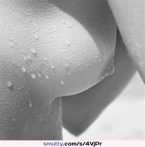 Goosebumps Sunlight Daylight Wet Waterdrops Nipple Boob Breast