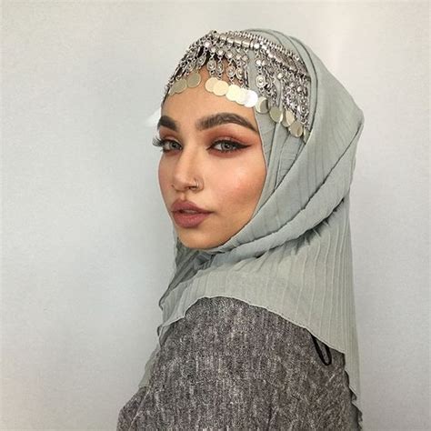 inspirasi style hijab menggunakan headpiece