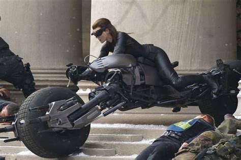 Anne Hathaway S Catwoman Costume Revealed For The First Time Mirror