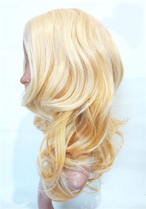 W20 Bleach Golden Blonde Mix Wavy Shoulder Mid Length Ladies Wig
