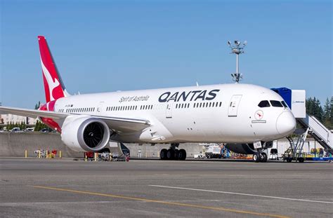 Pictures Qantas Takes Delivery Of First 787 9