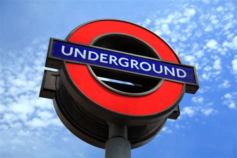 tips  riding  london underground   local   pack