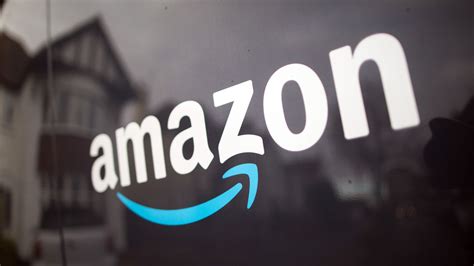 delivery drivers sue amazon   failure  offer meal bathroom