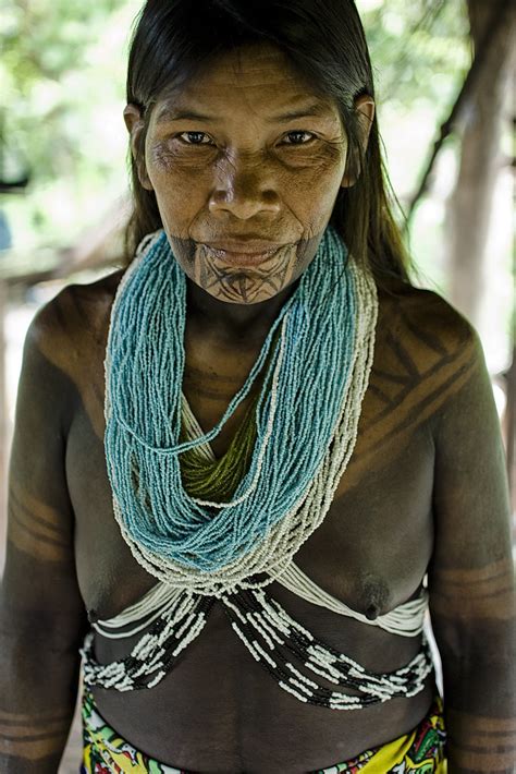 embera woman embera indians live in remote province of pan… flickr