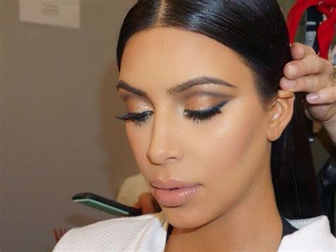 This Is How Kim Kardashian Really Does Her Make Up Look