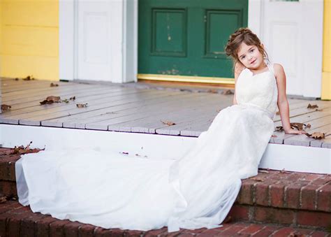 4 year old honors her late mother by wearing her wedding dress