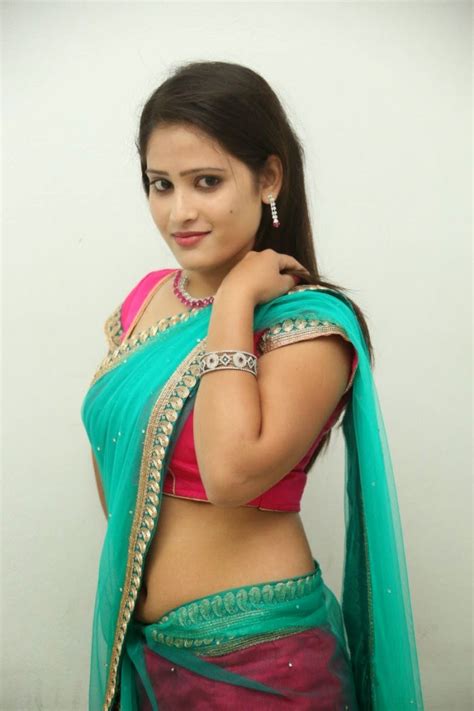 anusha hot navel pics in half saree photos movieezreel blogspot