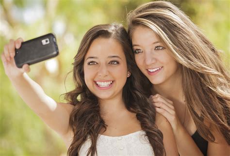 How Selfies Are Spreading Head Lice Among Teenagers