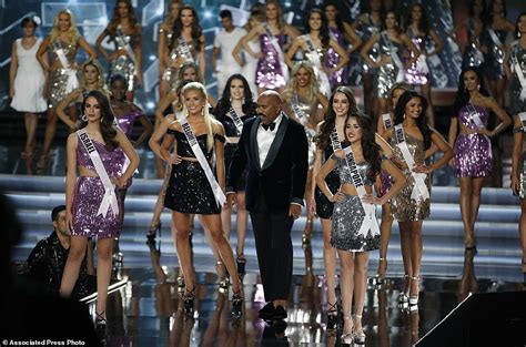 contestant from south africa wins miss universe crown