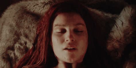 pop culture fix on the 100 clarke goes red and gets head from a new lady in her furry bed