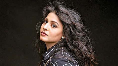 Sunidhi Chauhan Height Weight Age Affairs Wiki And Facts Stars Fact