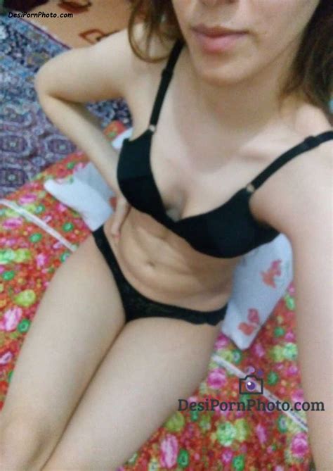 Hot Pakistani Girl Ki Tight Chut Aur Sexy Gand Ki Nude Pics