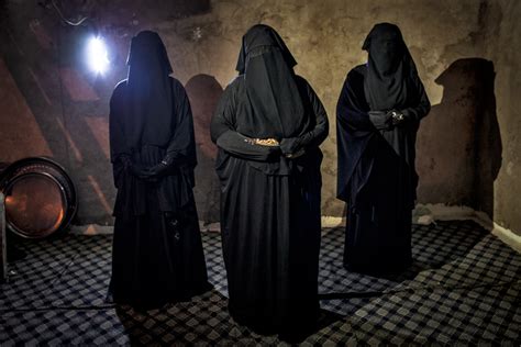 Meet The Women Who Survived Isis They Can Cut Your Head Off Glamour