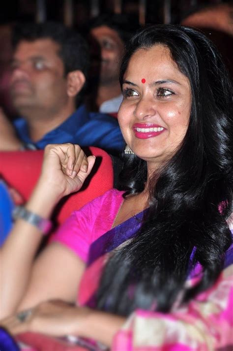 telugu side actress pragathi aunty unseen hot photos