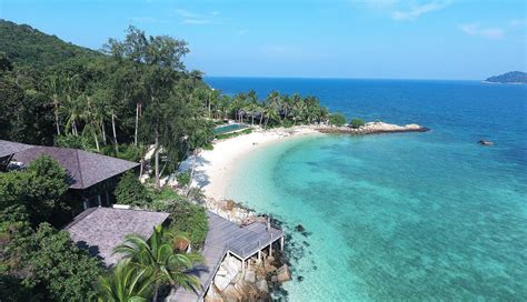 private island getaway  batu batu  slice  paradise  malaysia