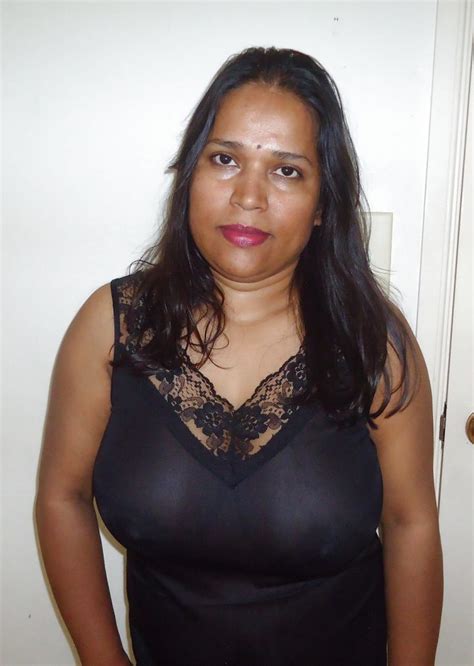 tamil bbw aunty saree photos fat chubby aunty saree remove pic