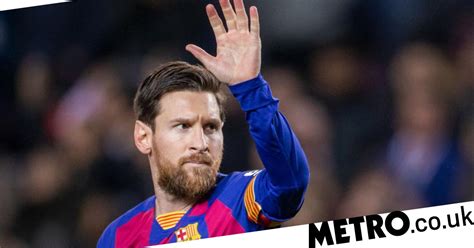 how real madrid squad reacted to lionel messi handing in barcelona