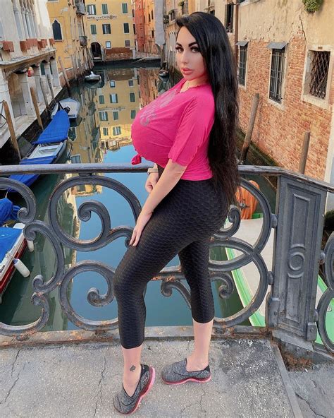 Curvy Model Anastasiya Berthier Instagram Star Bio Wiki Age Height My