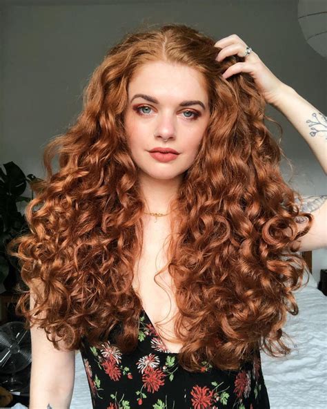 Top 12 Long Hairstyles For Oval Faces In 2021 In 2021 Beautiful Curly
