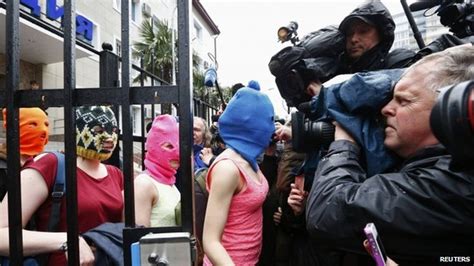 pussy riot members released in sochi after being held on