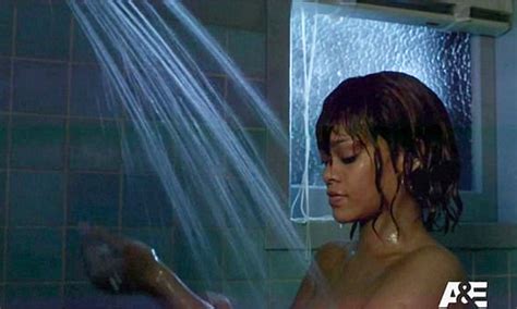 [watch] ‘bates Motel’ Shower Scene — Rihanna Survives In