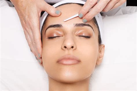 dermaplaning  beauty care clinic