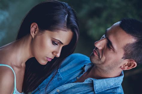 5 señales de que eres demasiado buena para él estilo de vida parejas