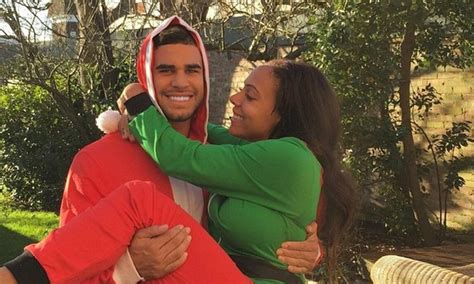 Sydney Leroux And Dom Dwyer Share Costumed Christmas Photos For The Win