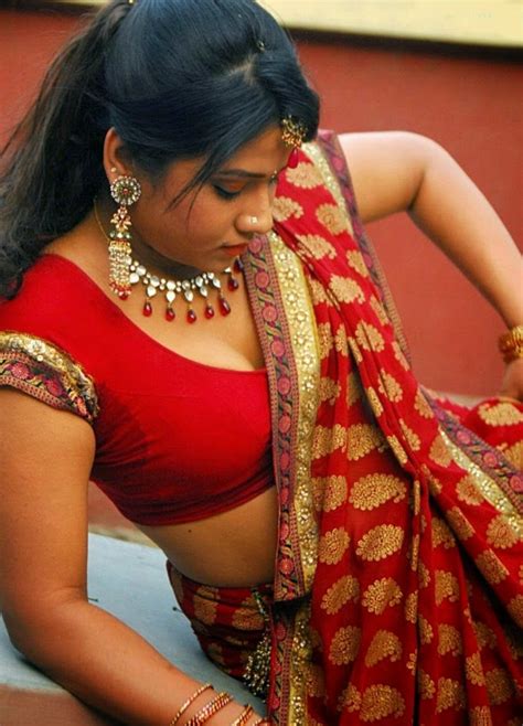 actress jyothi krishna hot cleavage show stills cine gallery