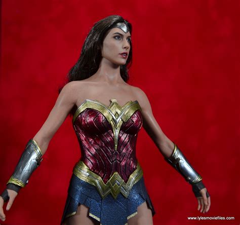 Hot Toys Wonder Woman Figure Review Lyles Movie Files