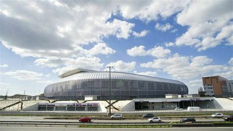 noord franse stad rijsel doopt zijn grand stade om tot decathlon arena
