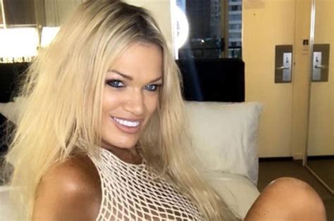 miss maxim contestant gina stewart flashes naked body in