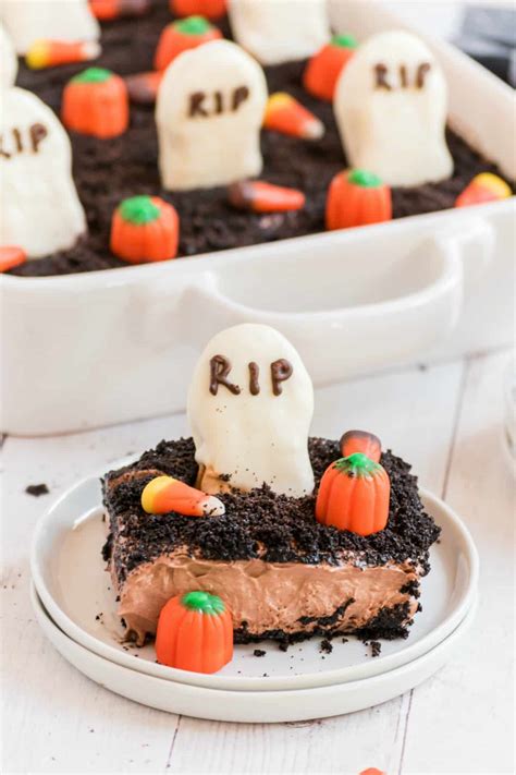 halloween dirt cake recipe graveyard shugary sweets