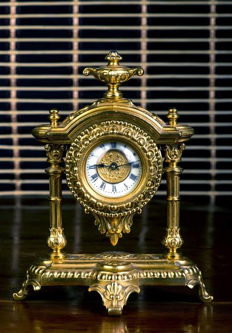 franse gouden klok stock afbeelding image  alarm frankrijk