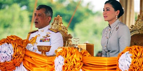 thai king names mistress official concubine in ceremony alongside new