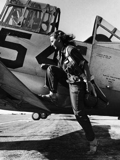 Female Pilot Of The Us Women S Air Force Service Posed With Her Leg Up