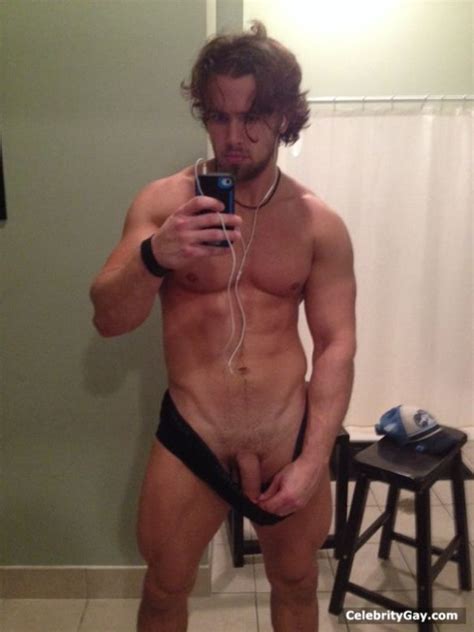 omg he s naked superstar wwe wrestler and referee brad maddox omg blog [the original