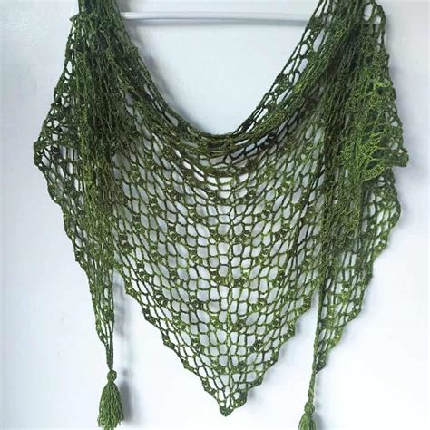 lacy crochet triangle shawl  pattern annie design crochet
