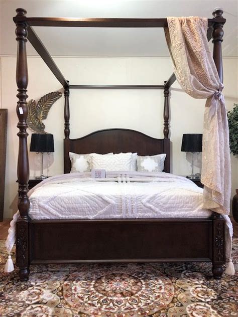 four poster bed queen size linen lifestyle