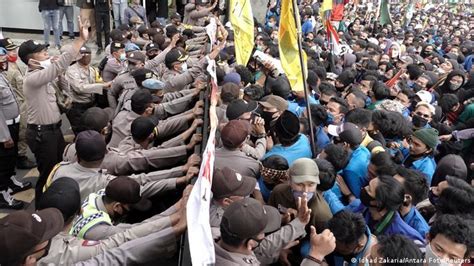 what indonesia′s labor reforms mean for workers′ rights the