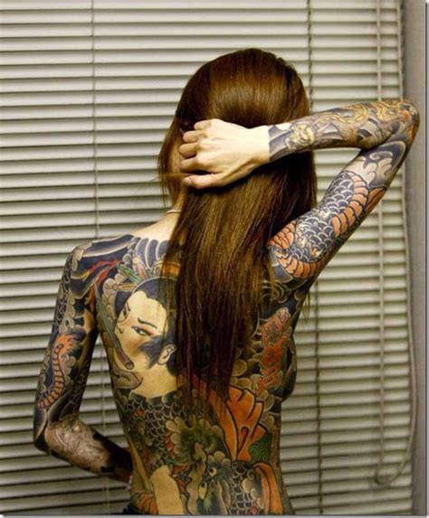 keindahan tatoo di tubuh wanita