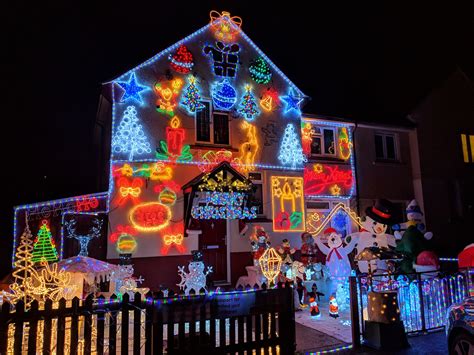 incredible festive christmas house decorations