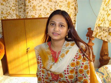 beautiful indian aunt    homely indian aunties